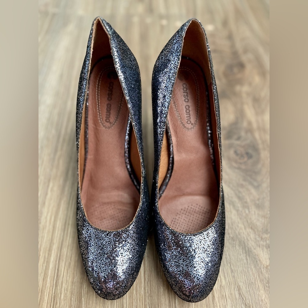 Womens CORSO COMO Dark Silver Sparkly Leather Almond Toe Pumps Heels Size 7.5